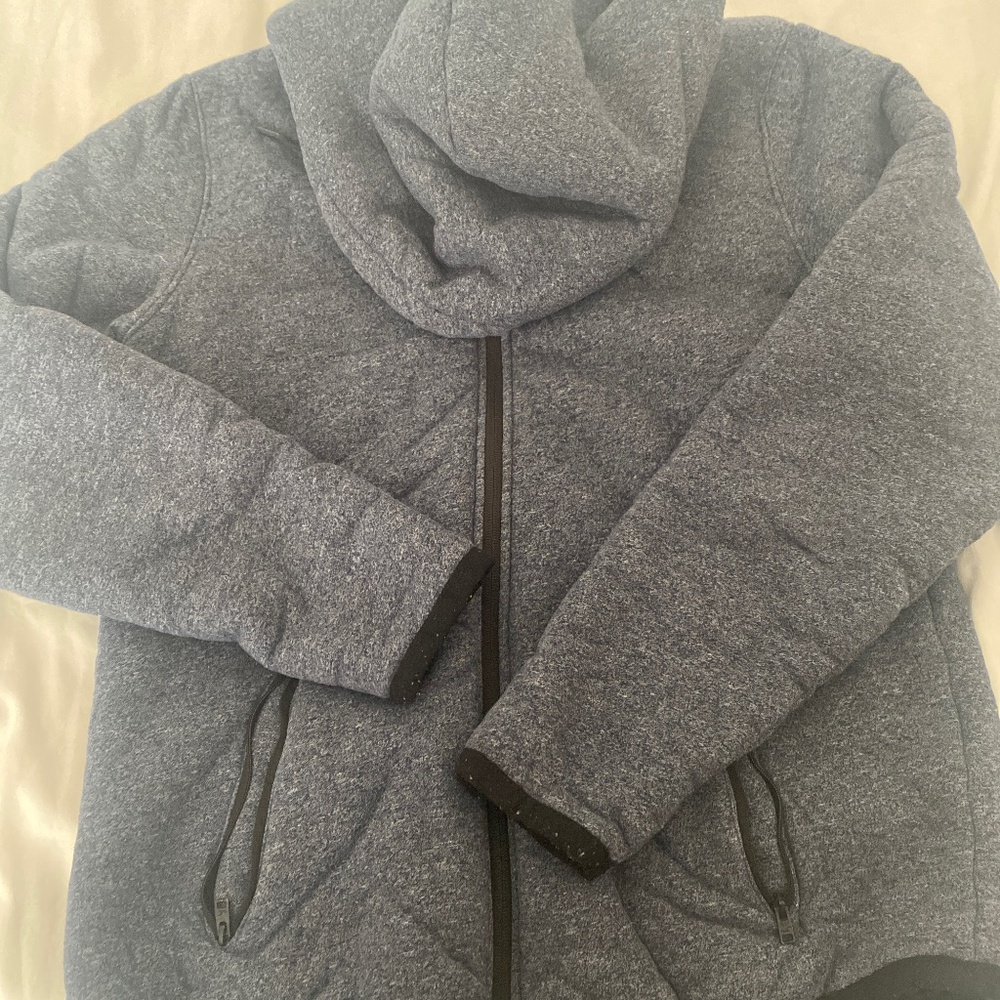 Hollister outwear with hood; Small; pre-owned